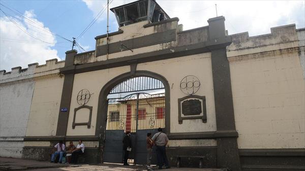 Separan a 14 guardiacárceles por investigación de tráfico de drogas en el penal. Separan a 14 guardiacárceles por investigación de tráfico de drogas en el penal.