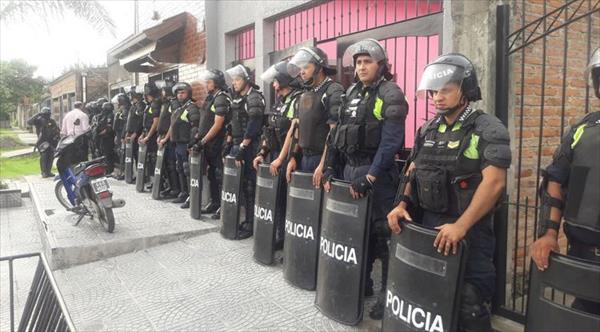 Continúan los allanamientos para encontrar al presunto homicida Continúan los allanamientos para encontrar al presunto homicida