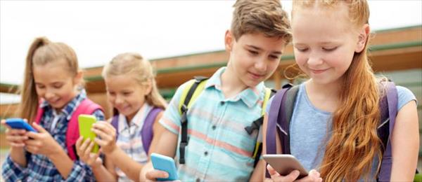 Límites a los móviles en los colegios: un avance contra el ciberacoso Límites a los móviles en los colegios: un avance contra el ciberacoso