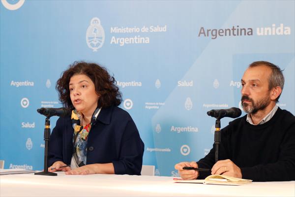 Salud insta a los viajeros que regresan al país a cumplir el aislamiento, aunque no tengan síntomas Salud insta a los viajeros que regresan al país a cumplir el aislamiento, aunque no tengan síntomas