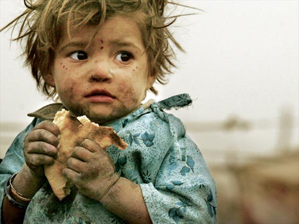 La prioridad: erradicar la pobreza y el hambre La prioridad: erradicar la pobreza y el hambre