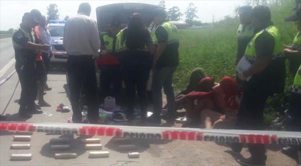 Secuestran 25 kilos de cocaína en la Autopista Secuestran 25 kilos de cocaína en la Autopista