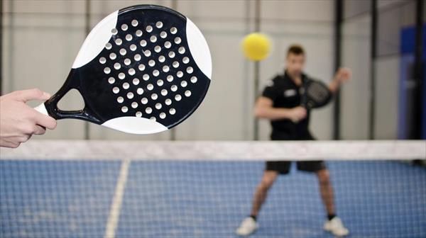 EL RESURGIMIENTO DEL PADEL, EL DEPORTE FUROR DE LOS '90 EL RESURGIMIENTO DEL PADEL, EL DEPORTE FUROR DE LOS '90
