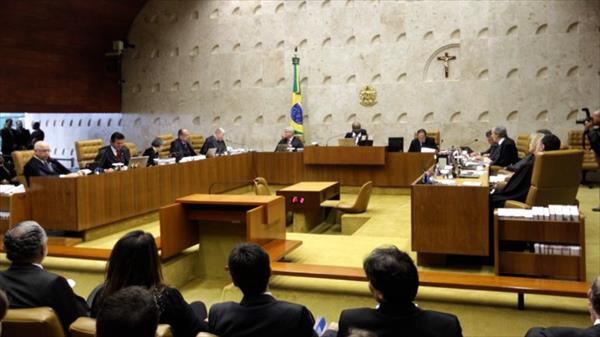 LA CORTE SUPREMA DE BRASIL HABILITÓ EL JUICIO POLÍTICO CONTRA DILMA ROUSSEFF LA CORTE SUPREMA DE BRASIL HABILITÓ EL JUICIO POLÍTICO CONTRA DILMA ROUSSEFF