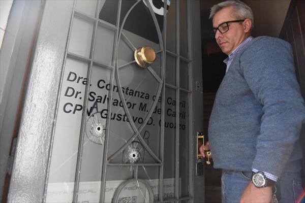 Realizaron disparos en frente de un estudio jurídico Realizaron disparos en frente de un estudio jurídico